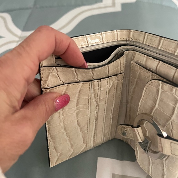 GUESS Crocodile Leather Wallet Off-White - Picture 3 of 7
